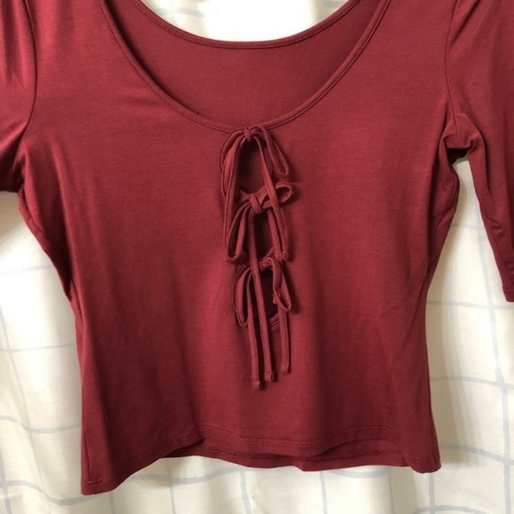 Classic Red Guess 3/4 Sleeve Crop Top - Picture 2 of 4